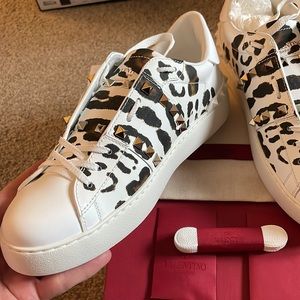 Valentino Garavani Rockstud Leopard Print Sneaker